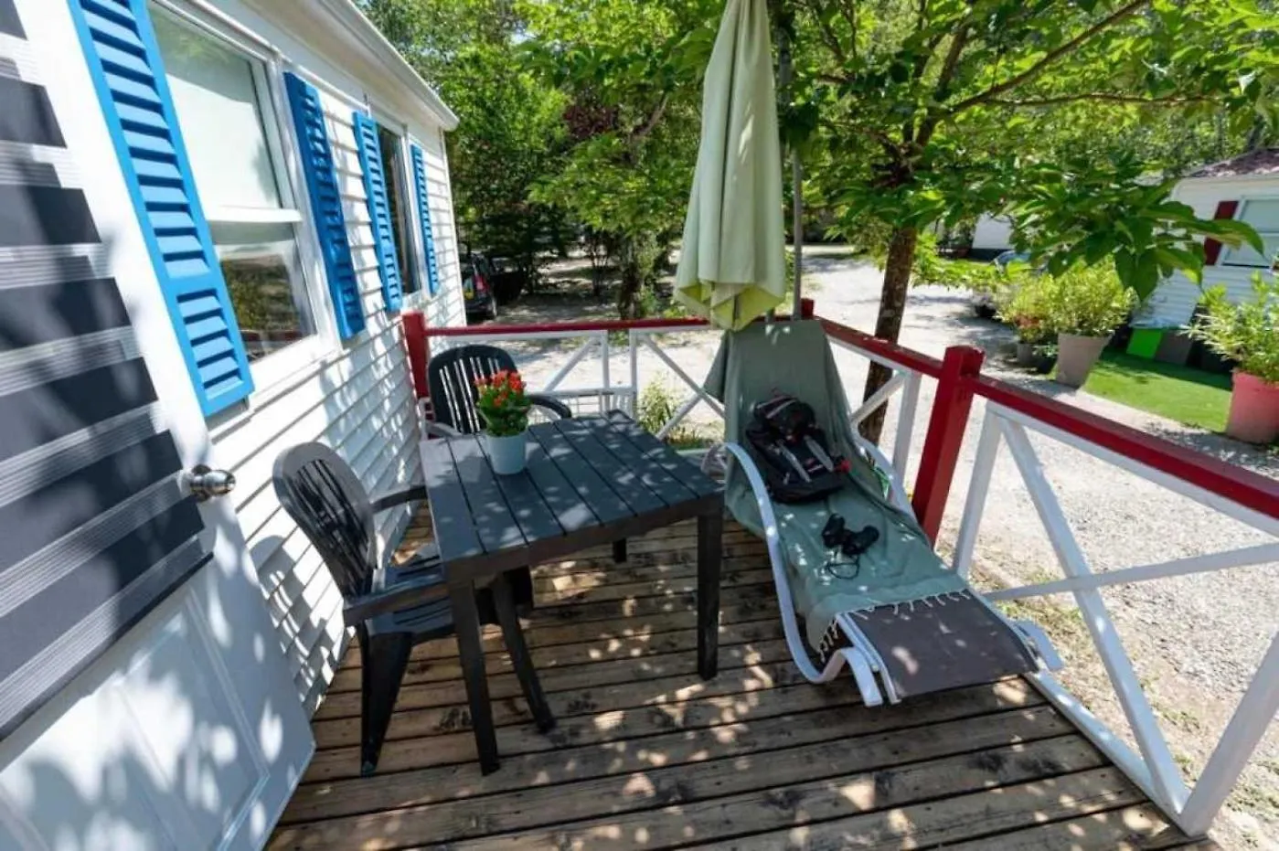 Camping 4 Etoiles - Piscine - Ccaific Die 0*,