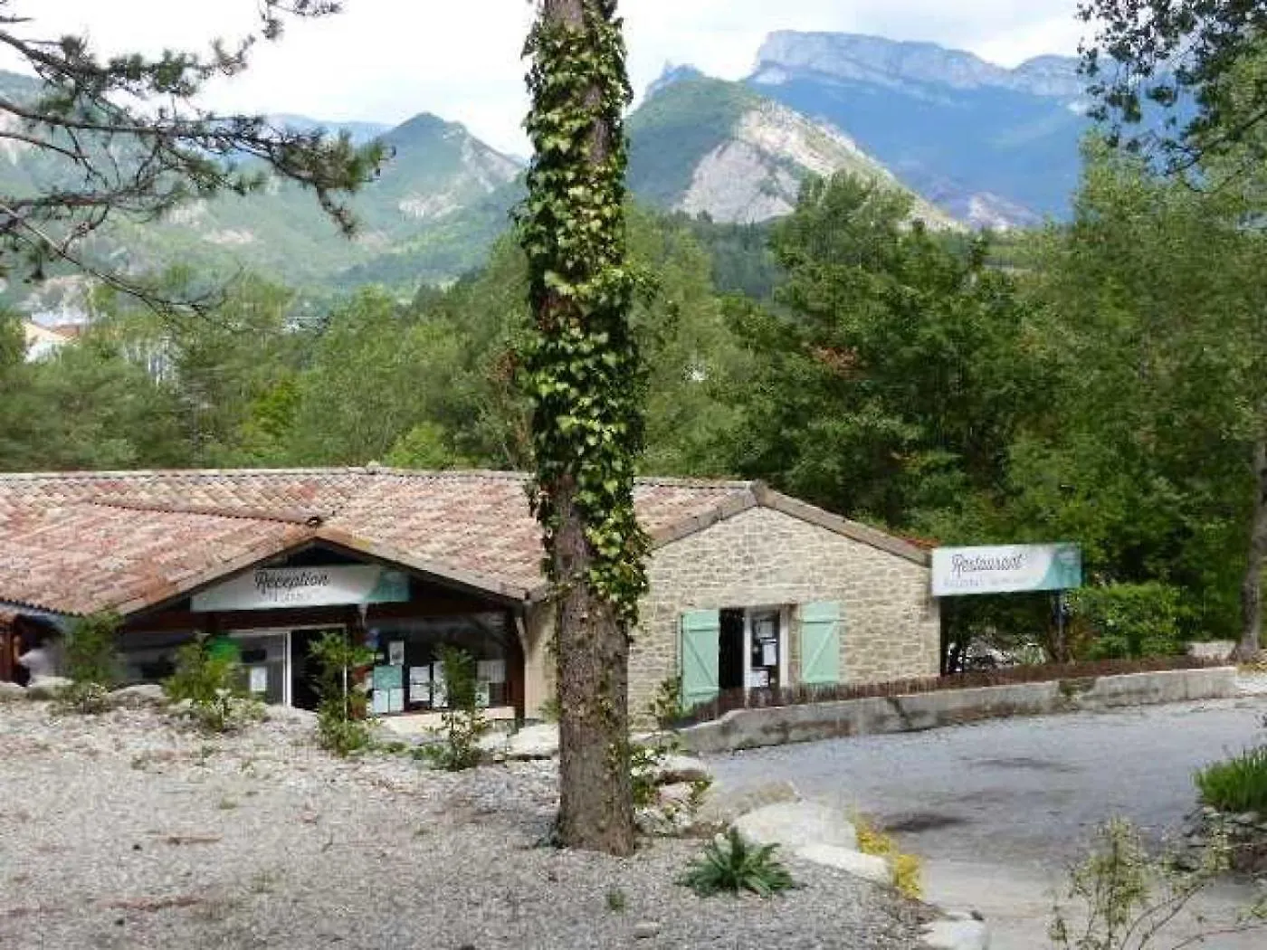 Camping 4 Etoiles - Piscine - Ccaific Die 0*,