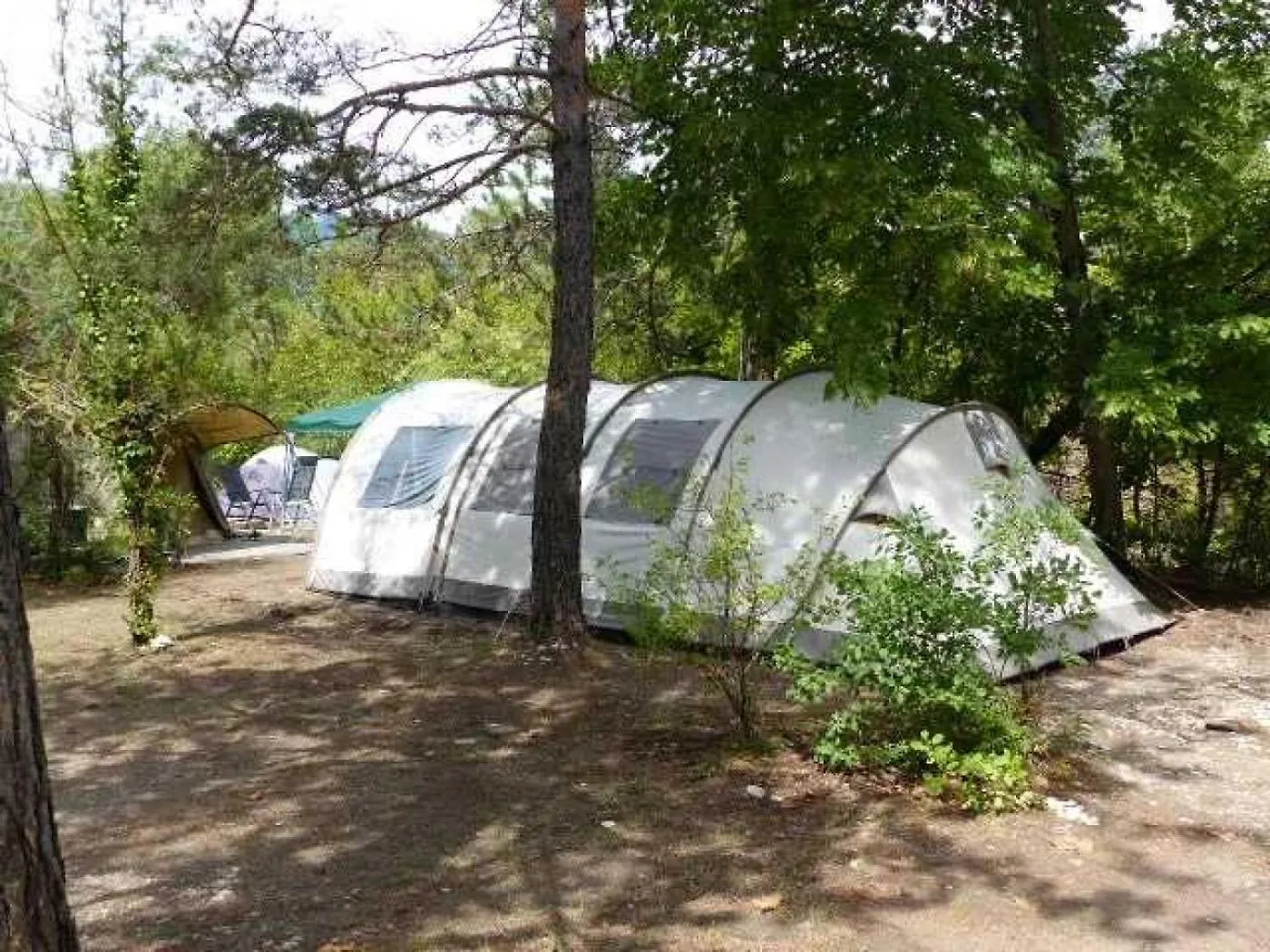 Camping 4 Etoiles - Piscine - Ccaific Die Campsite