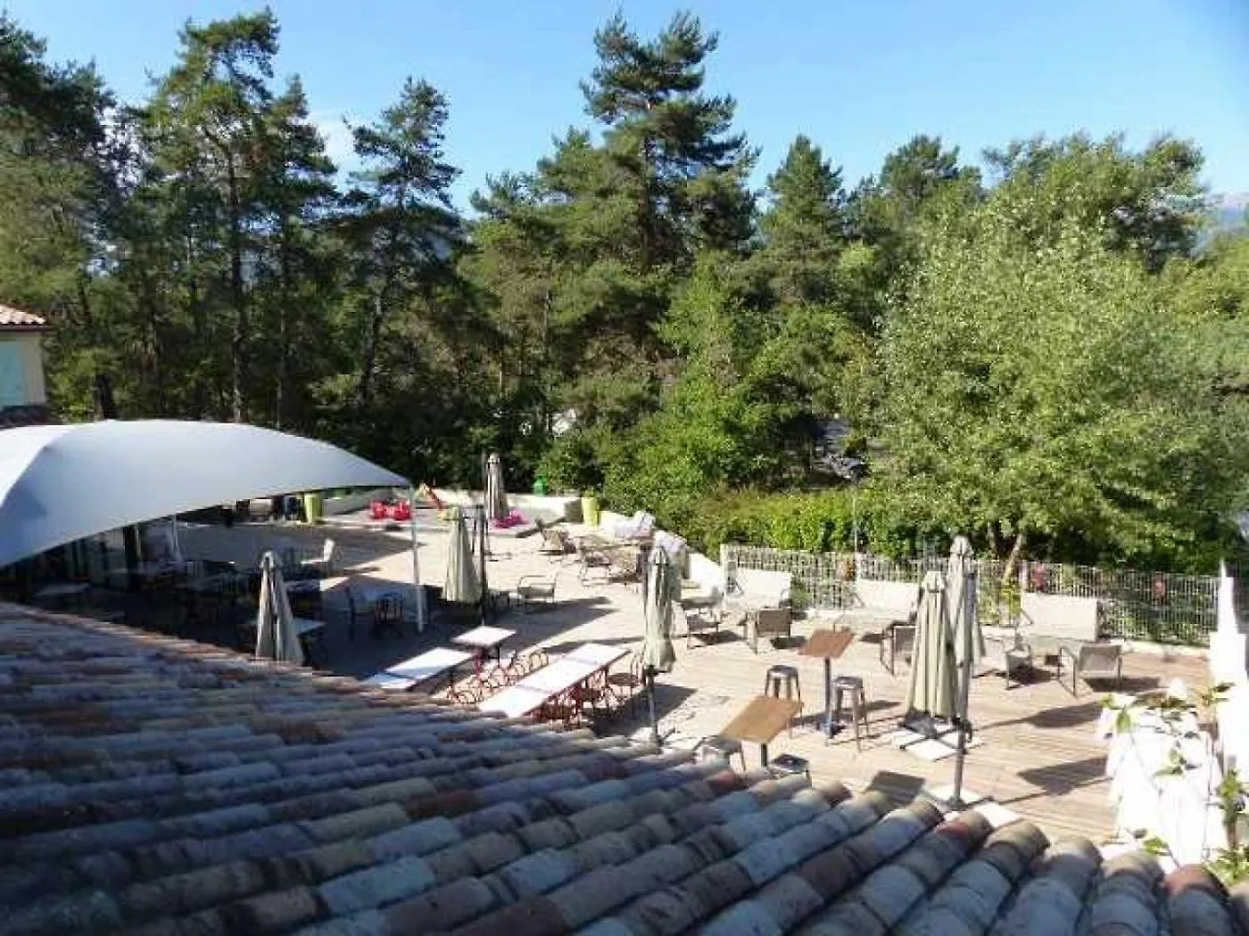 Camping 4 Etoiles - Piscine - Ccaific Die France
