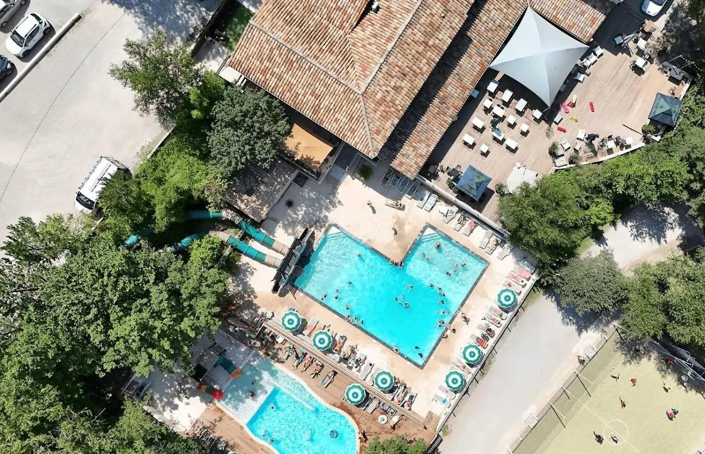 Camping 4 Etoiles - Piscine - Ccaific Die Campsite