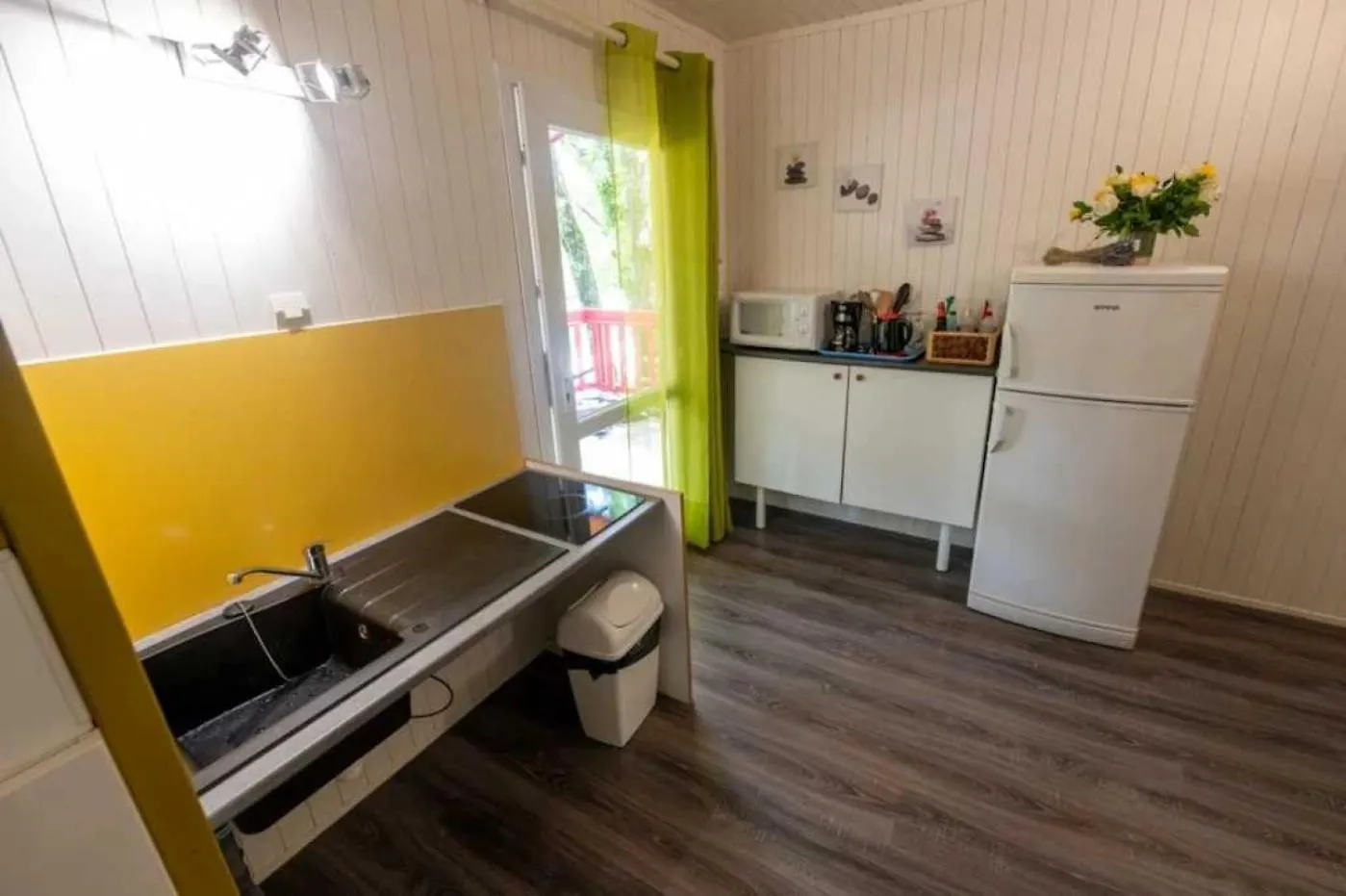 Campsite Camping 4 Etoiles - Piscine - Ccaific Die France